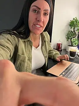 Snapshot of goddess-harper chatting on 05.05.26 goddess-harper online show from 05.05.26