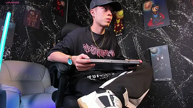 marcuscollins1  online show from 02.06.25