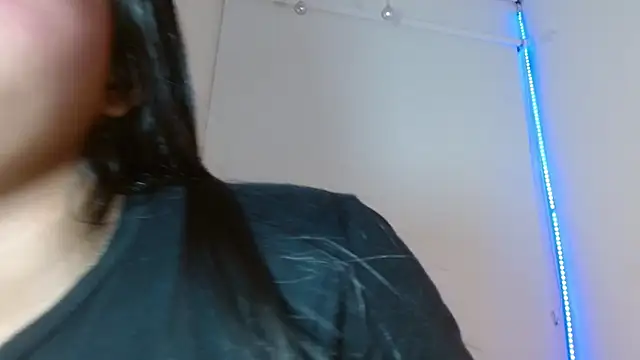 Roxy Stonee online show from 10.17.25