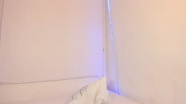 Roxy Stonee online show from 12.13.25