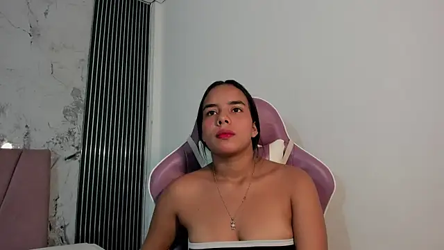 Roxy Stonee online show from 04.12.26