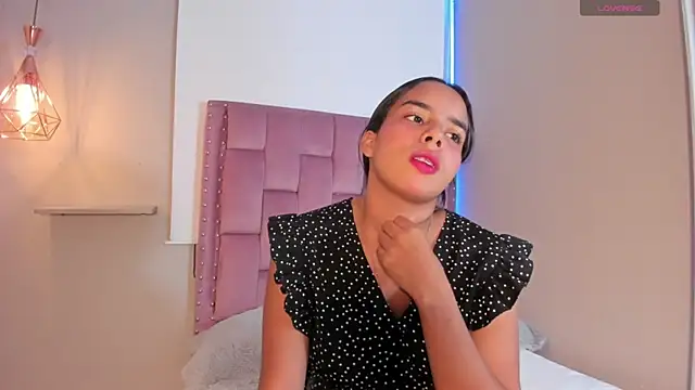 Snapshot of Roxy_Stonee chatting on 04.21.26 Roxy Stonee online show from 04.21.26