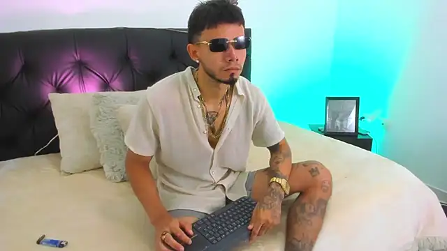 Niick01  online show from 03.22.25