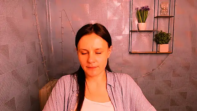 Snapshot of ValeriaHeart_ chatting on 02.04.25 ValeriaHeart online show from 02.04.25