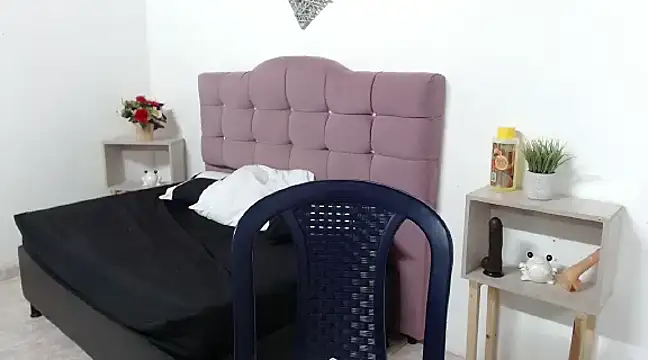 Snapshot of CanelaFierce chatting on 03.15.25 CanelaFierce online show from 03.15.25