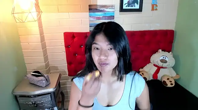 Snapshot of ScarletKray chatting on 02.09.25 ScarletKray online show from 02.09.25