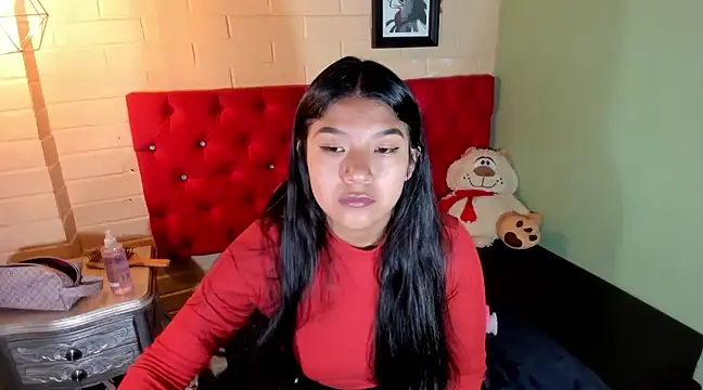 Snapshot of ScarletKray chatting on 03.05.25 ScarletKray online show from 03.05.25