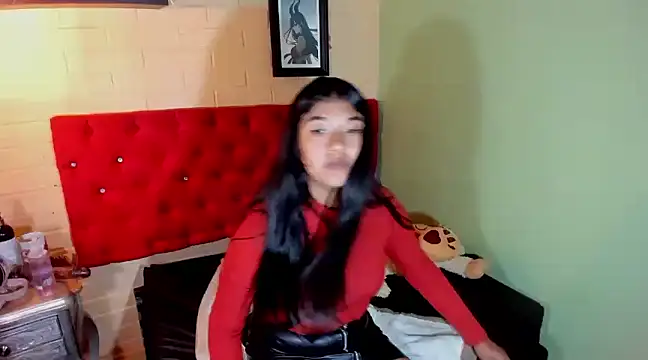 Snapshot of ScarletKray chatting on 03.05.25 ScarletKray online show from 03.05.25