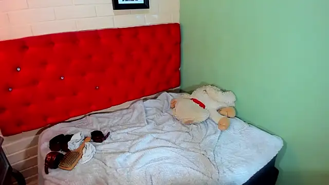 Snapshot of ScarletKray chatting on 03.14.25 ScarletKray online show from 03.14.25