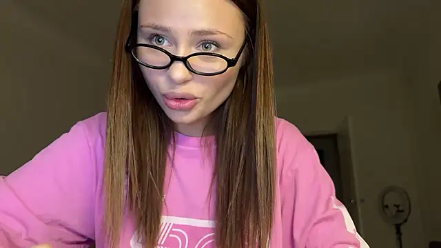 Snapshot of Kisskeyy chatting on 09.08.25 Kisskeyy online show from 09.08.25