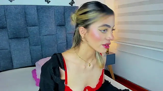 Snapshot of Violetta_Ficher chatting on 04.26.26 Violetta Ficher online show from 04.26.26