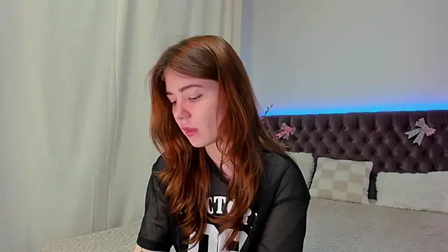 Ella Mayers online show from 03.05.25