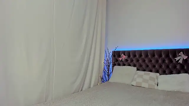 Ella Mayers online show from 03.06.25