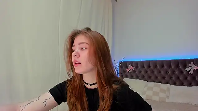 Ella Mayers online show from 03.07.25