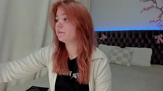 Ella Mayers online show from 09.22.25