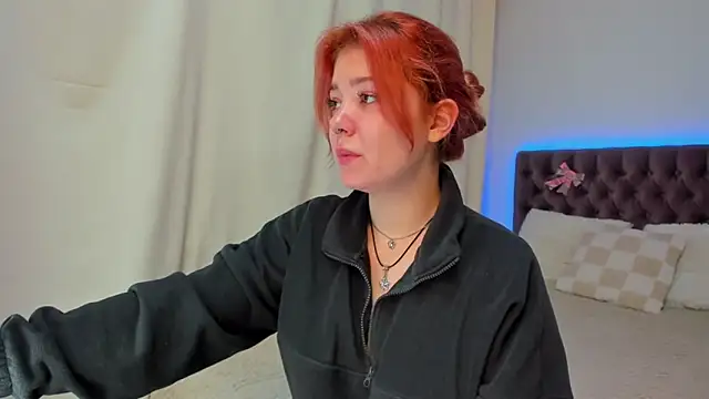 Ella Mayers online show from 10.11.25