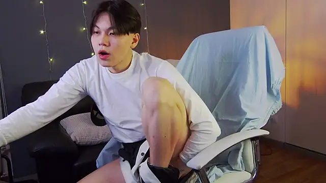 Snapshot of just_gay_ chatting on 02.15.25 just gay  online show from 02.15.25