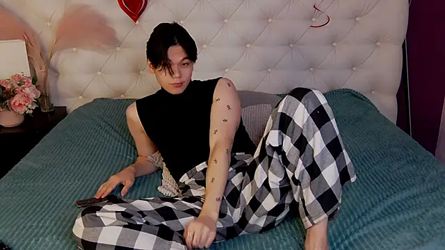 Snapshot of just_gay_ chatting on 02.28.25 just gay  online show from 02.28.25