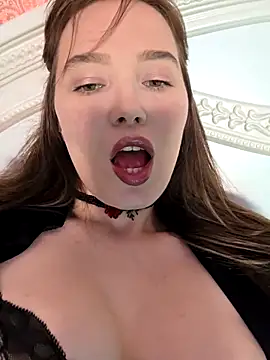 Snapshot of GoddessYanaMironova chatting on 04.25.26 GoddessYanaMironova online show from 04.25.26