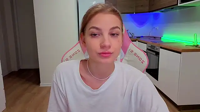 Enjoy everymoment  online show from 04.10.26