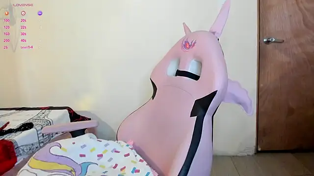 Snapshot of Raichell_ chatting on 03.18.25 Raichell  online show from 03.18.25