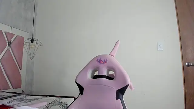 Snapshot of Raichell_ chatting on 03.20.25 Raichell  online show from 03.20.25