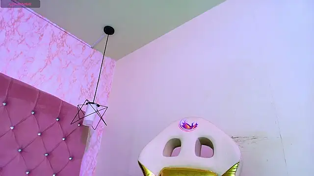 Snapshot of Raichell_ chatting on 10.02.25 Raichell  online show from 10.02.25