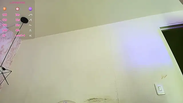 Snapshot of Raichell_ chatting on 10.10.25 Raichell  online show from 10.10.25