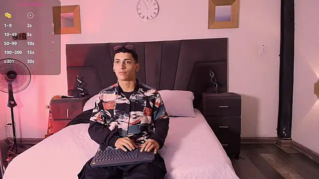 Snapshot of JhoanLeandro chatting on 02.03.25 JhoanLeandro online show from 02.03.25