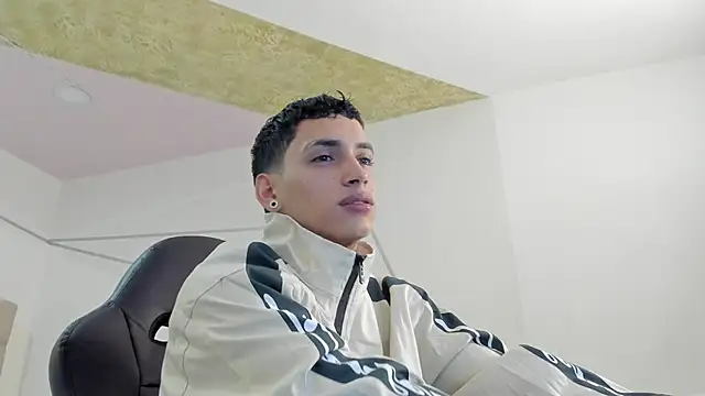 Snapshot of JhoanLeandro chatting on 09.16.25 JhoanLeandro online show from 09.16.25