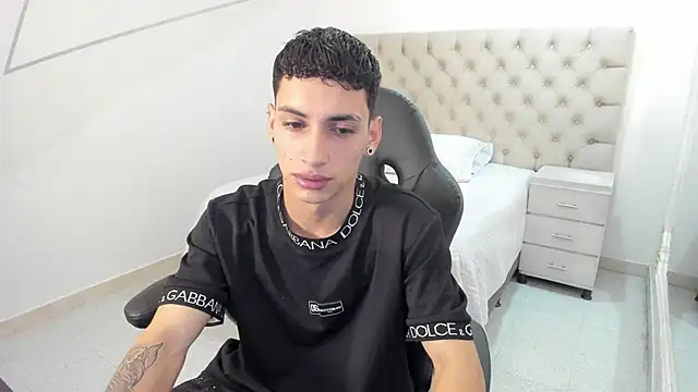 Snapshot of JhoanLeandro chatting on 09.21.25 JhoanLeandro online show from 09.21.25