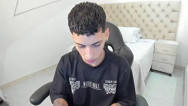 Snapshot of JhoanLeandro chatting on 09.23.25 JhoanLeandro online show from 09.23.25