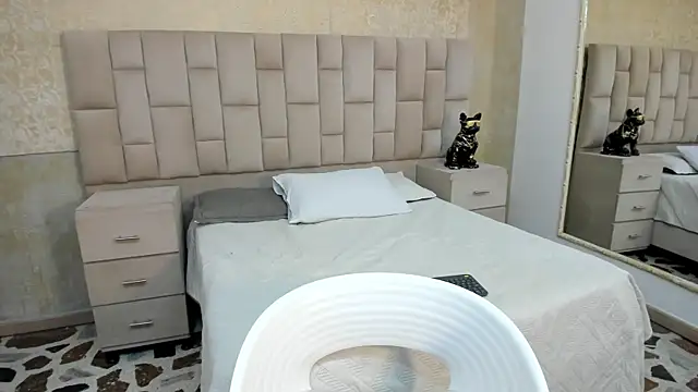 Snapshot of JhoanLeandro chatting on 09.28.25 JhoanLeandro online show from 09.28.25