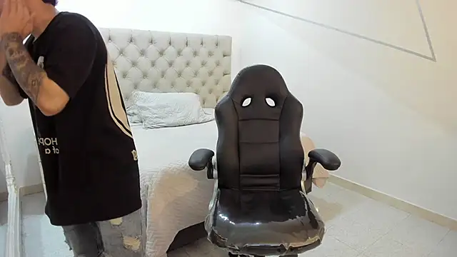 Snapshot of JhoanLeandro chatting on 10.11.25 JhoanLeandro online show from 10.11.25