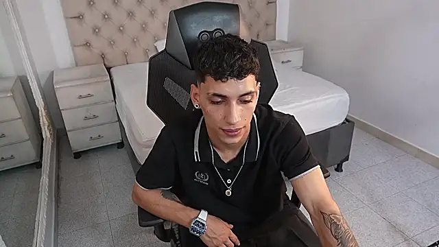 Snapshot of JhoanLeandro chatting on 02.10.26 JhoanLeandro online show from 02.10.26