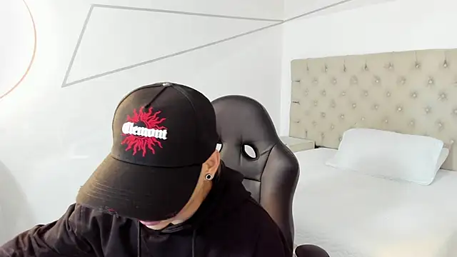 Snapshot of JhoanLeandro chatting on 02.17.26 JhoanLeandro online show from 02.17.26