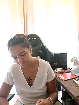 Pantaneirasexy online show from 12.17.25