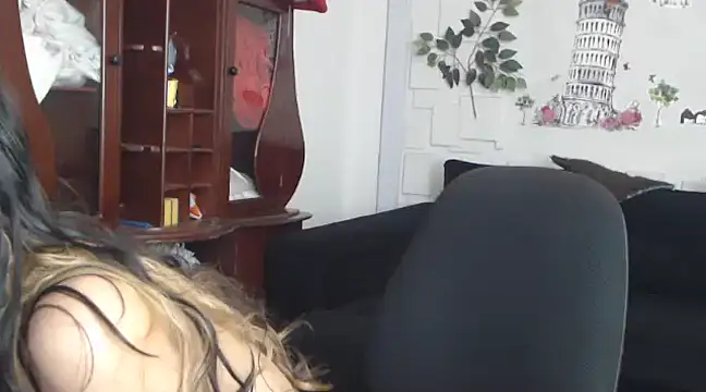 AngelaTurizo online show from 02.20.25