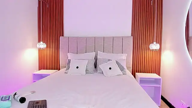 khloe-sweet online show from 11.19.25