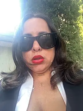 laarti online show from 10.14.25