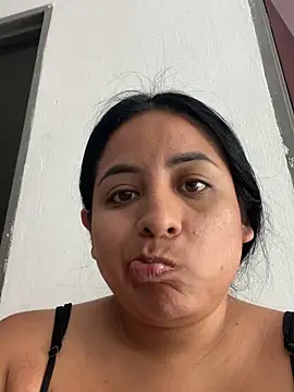 Snapshot of lamaravilla_08 chatting on 05.19.26 lamaravilla 08 online show from 05.19.26