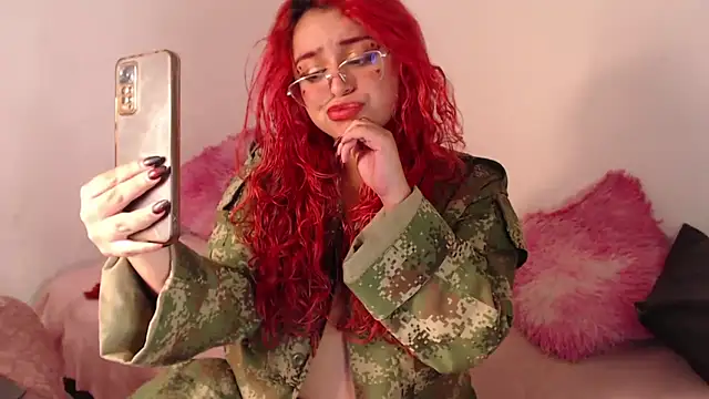 Snapshot of EstefyTabbo chatting on 09.29.25 EstefyTabbo online show from 09.29.25