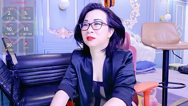 Snapshot of LucianaMe chatting on 06.11.26 LucianaMe online show from 06.11.26