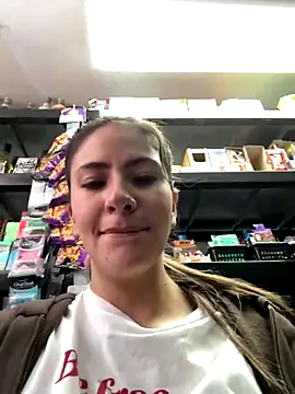 Snapshot of Andrea18_blonde chatting on 10.24.25 Andrea18 blonde online show from 10.24.25