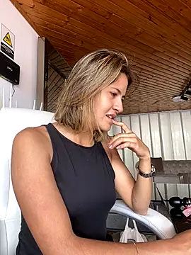Snapshot of Andrea18_blonde chatting on 11.05.25 Andrea18 blonde online show from 11.05.25