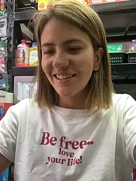 Snapshot of Andrea18_blonde chatting on 11.25.25 Andrea18 blonde online show from 11.25.25