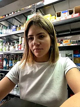 Snapshot of Andrea18_blonde chatting on 12.01.25 Andrea18 blonde online show from 12.01.25