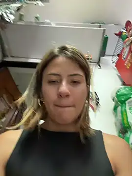 Snapshot of Andrea18_blonde chatting on 12.15.25 Andrea18 blonde online show from 12.15.25