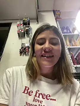 Snapshot of Andrea18_blonde chatting on 02.13.26 Andrea18 blonde online show from 02.13.26