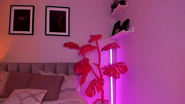 Gigi Strawberry online show from 03.28.26